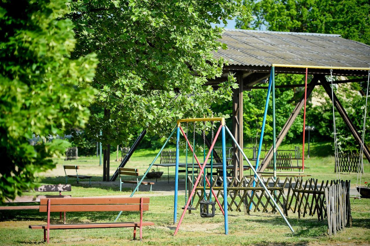 Oliver Inn Балатонлеле Екстериор снимка