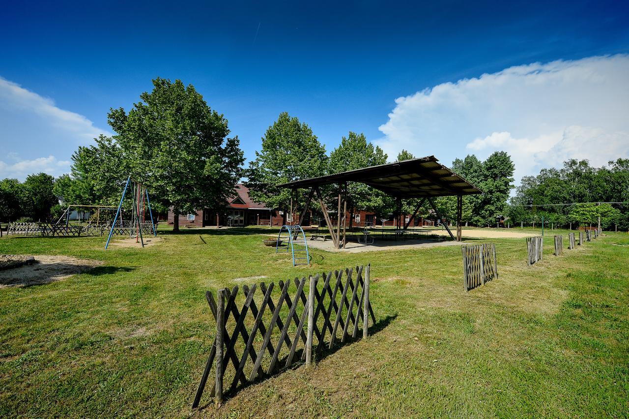 Oliver Inn Балатонлеле Екстериор снимка
