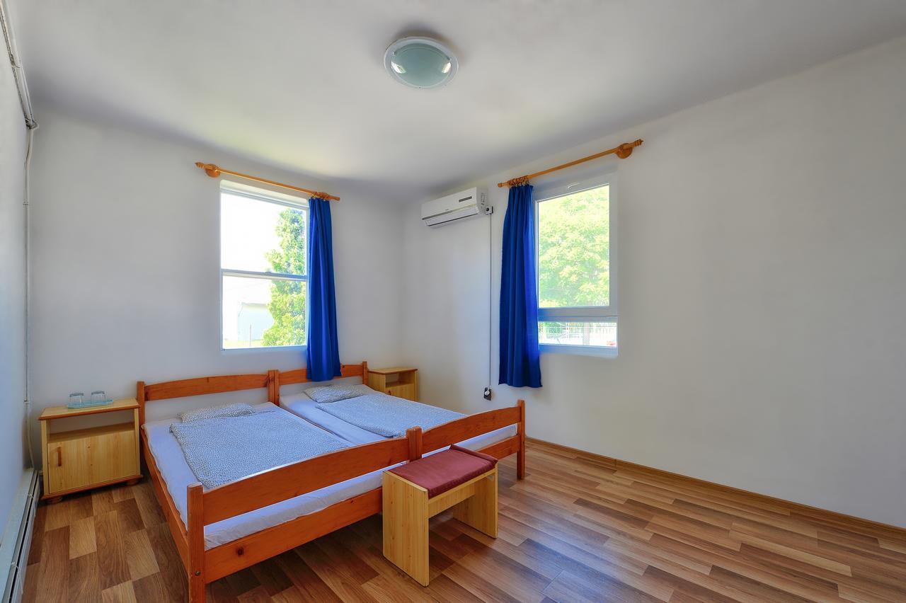 Oliver Inn Балатонлеле Екстериор снимка